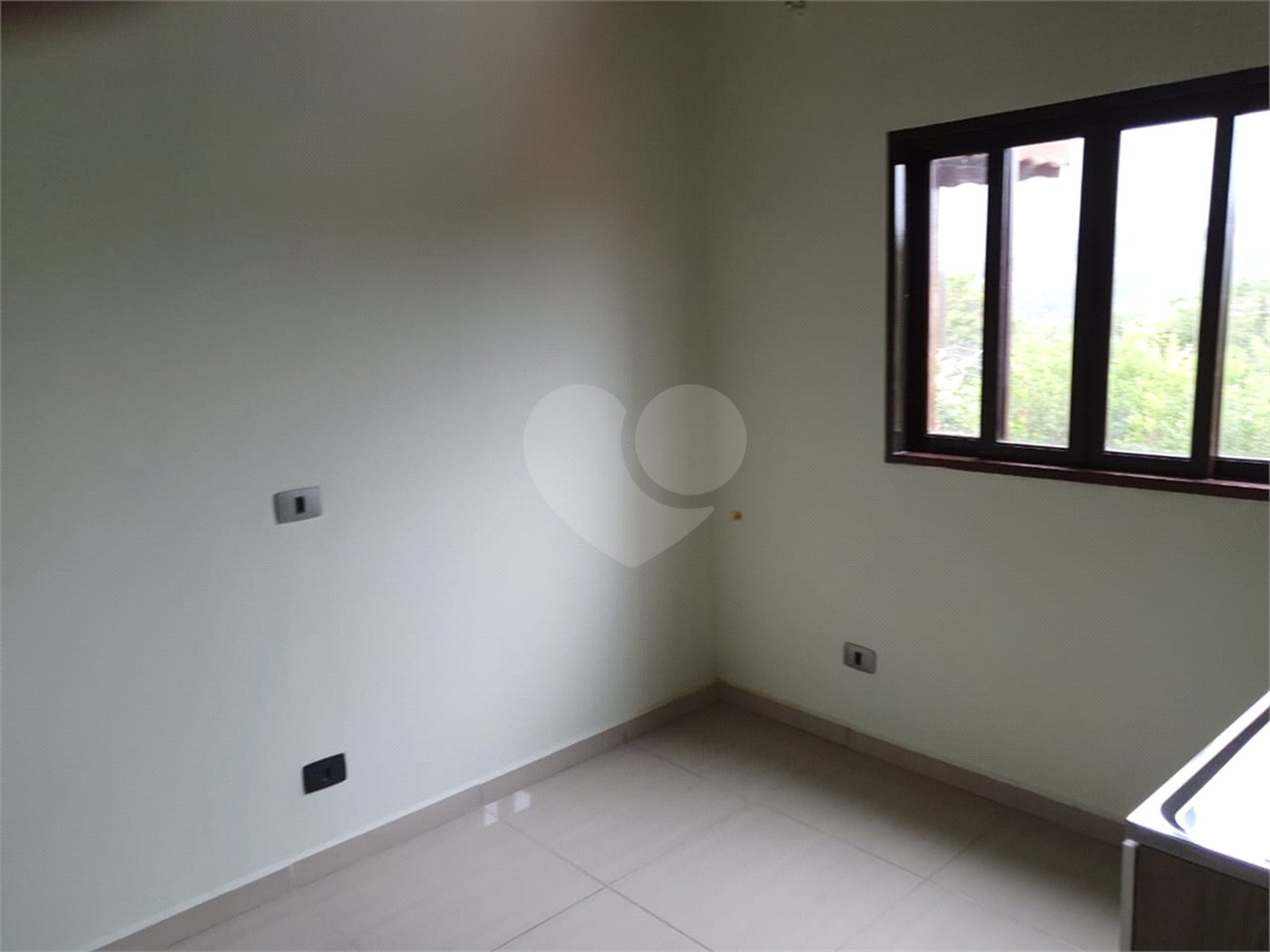 Casa à venda com 3 quartos, sendo 2 suítes, no condomínio Residencial Jardim Lago da Cantareira, Mairiporã - SP