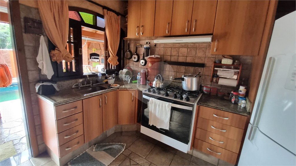 Casa à venda com 4 quartos, sendo 2 suítes, no condomínio Aruã Eco Park, Mogi das Cruzes - SP
