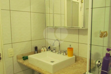 Casa de Vila à venda com 4 quartos, sendo 1 suíte, em Chácara Monte Alegre, São Paulo, SP
