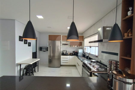 Casa à venda com 3 suítes no condomínio Granja Deolinda, Sorocaba - SP