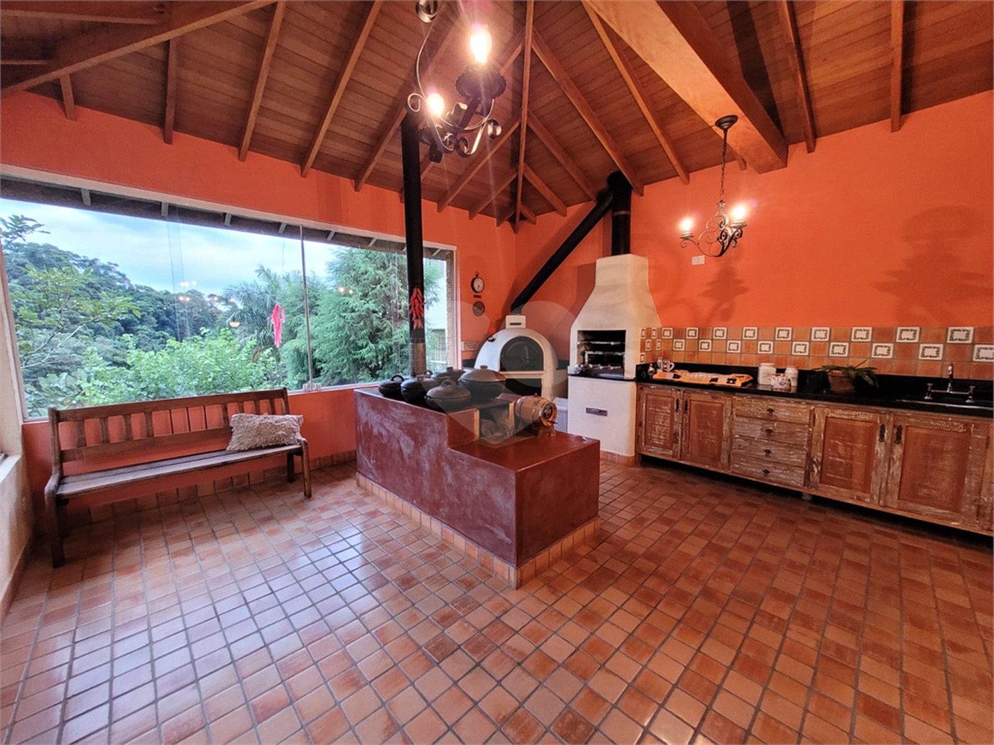 Casa à venda com 3 quartos, sendo 1 suíte, no condomínio Suíça da Cantareira, Mairiporã - SP