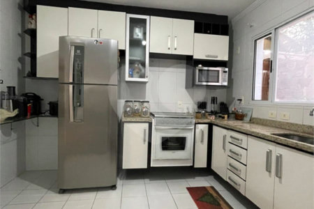Casa à venda com 3 quartos, sendo 1 suíte, no condomínio Residencial Villagio Vitória, Guarulhos - SP