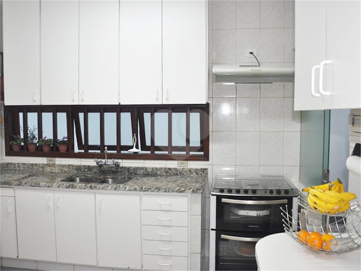Sobrado à venda com 4 quartos, sendo 2 suítes,  em Alto da Boa Vista, São Paulo, SP