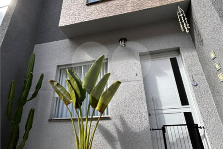 Casa à venda com 2 suítes no condomínio Solar dos Girassóis, Poá - SP