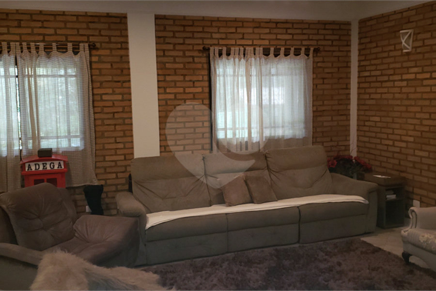 Casa à venda com 3 quartos, sendo 1 suíte, no condomínio Alpes da Cantareira, Mairiporã - SP