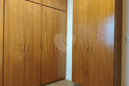 Sobrado à venda com 3 quartos, sendo 1 suíte, em Vila Paulista, São Paulo, SP