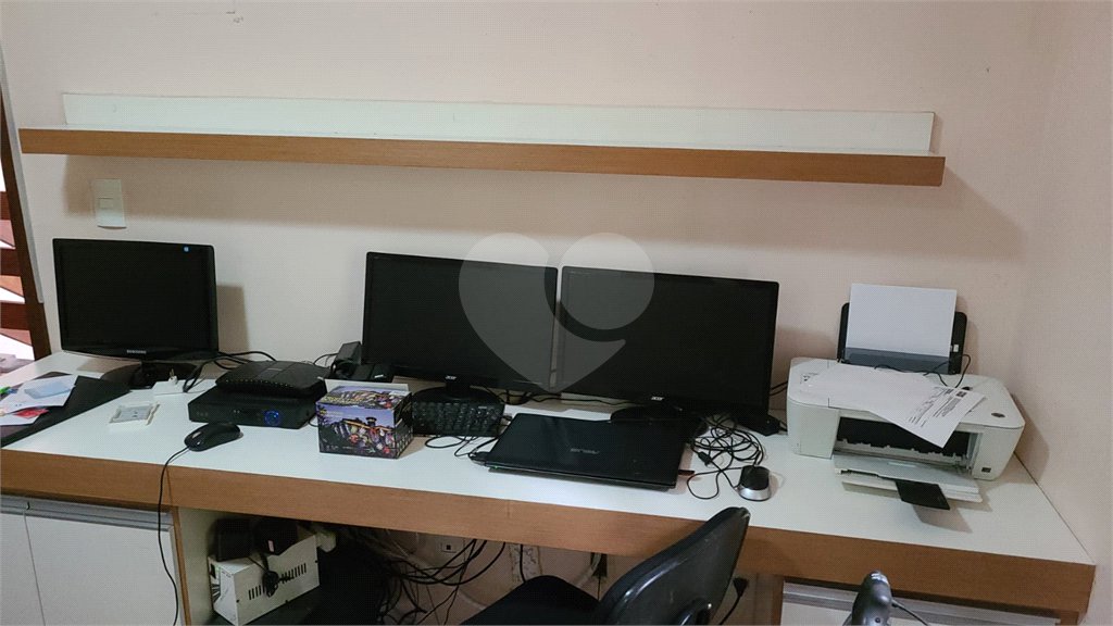 Casa à venda com 4 quartos, sendo 1 suíte, no condomínio Parque Suiça, Caieiras - SP