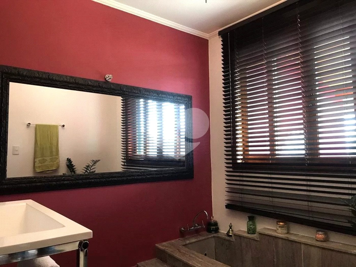 Casa à venda com 5 quartos, sendo 3 suítes, no condomínio Alpes da Cantareira, Mairiporã - SP