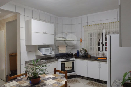 Sobrado à venda com 2 quartos, sendo 1 suíte, em Jardim Márcia, Suzano, SP