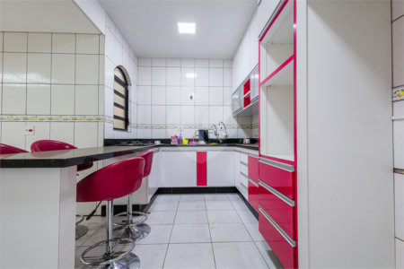 Casa à venda com 3 quartos, sendo 2 suítes, em Jardim Santa Cecília, Guarulhos, SP