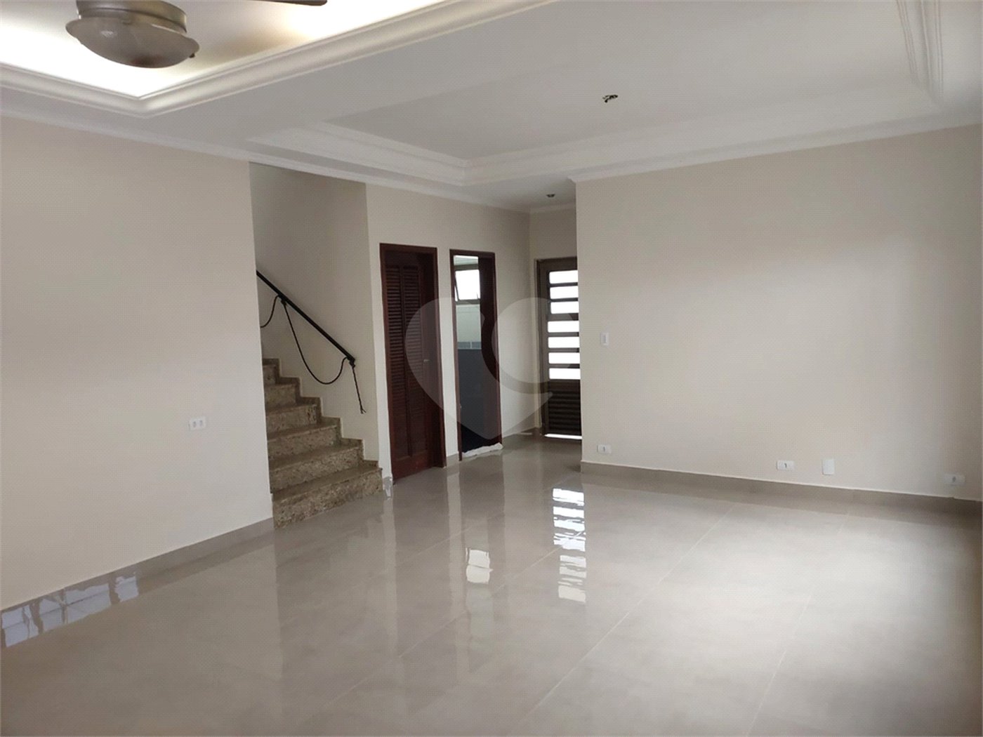 Sobrado à venda com 3 quartos, sendo 1 suíte,  em Jardim Regina, Indaiatuba, SP