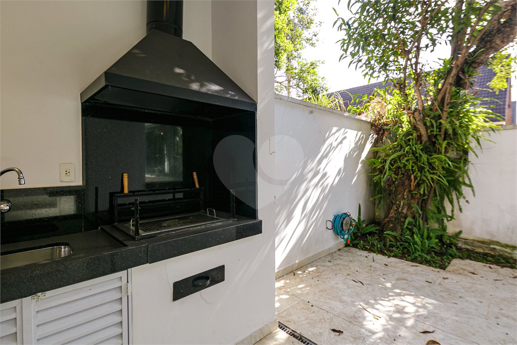 Casa à venda com 3 suítes no condomínio Villaggio Belvedere, São Paulo - SP