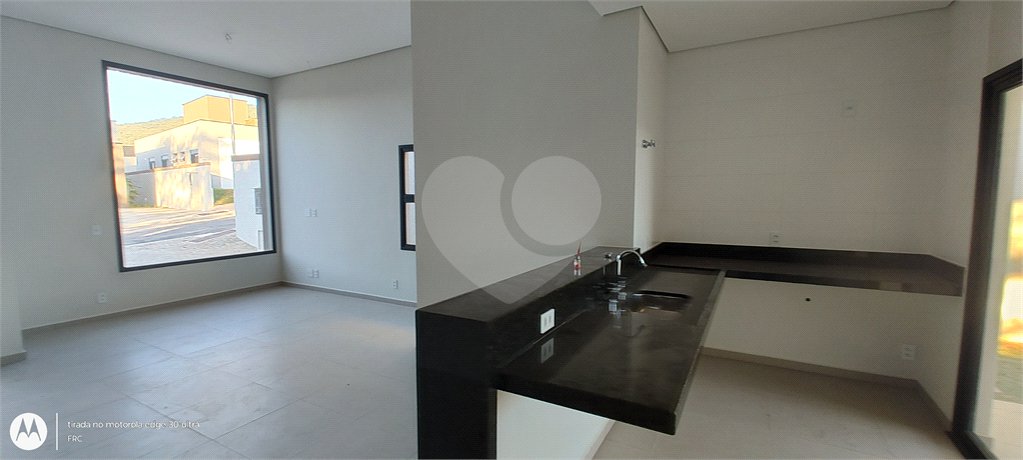 Casa à venda com 3 suítes no condomínio Reserva Ybyra, Atibaia - SP