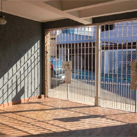 Imóvel para você investidor com 2 casas independentes a 500 metros do metrô São Lucas