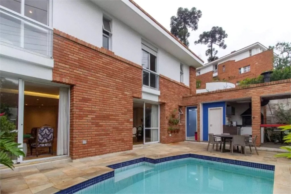 Casa à venda ou para alugar com 4 suítes no condomínio Araucárias, São Paulo - SP