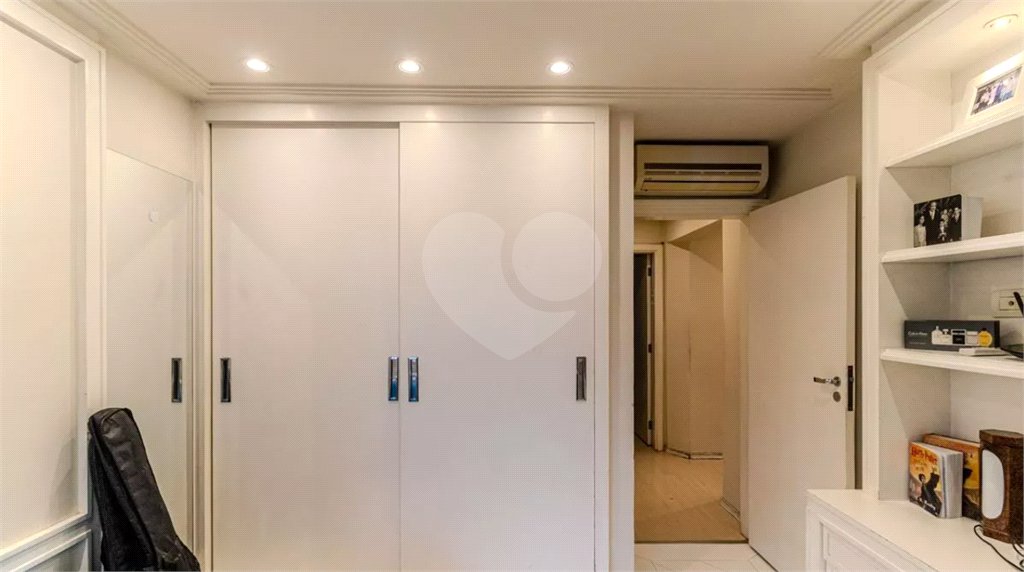 Apartamento à venda com 3 quartos, sendo 1 suíte,  em Higienópolis, São Paulo, SP