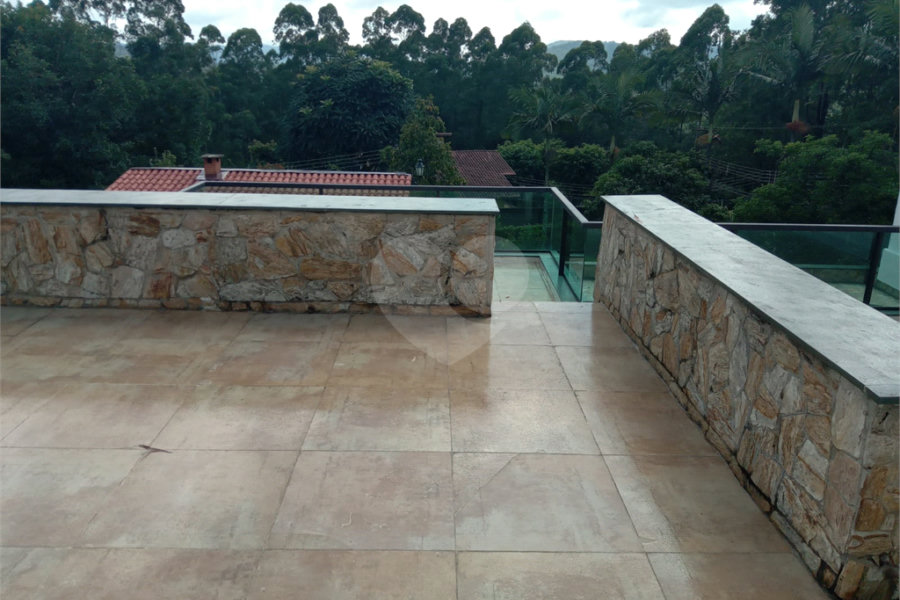 Sobrado à venda ou para alugar com 4 quartos, sendo 2 suítes, em Serra da Cantareira, Mairiporã, SP