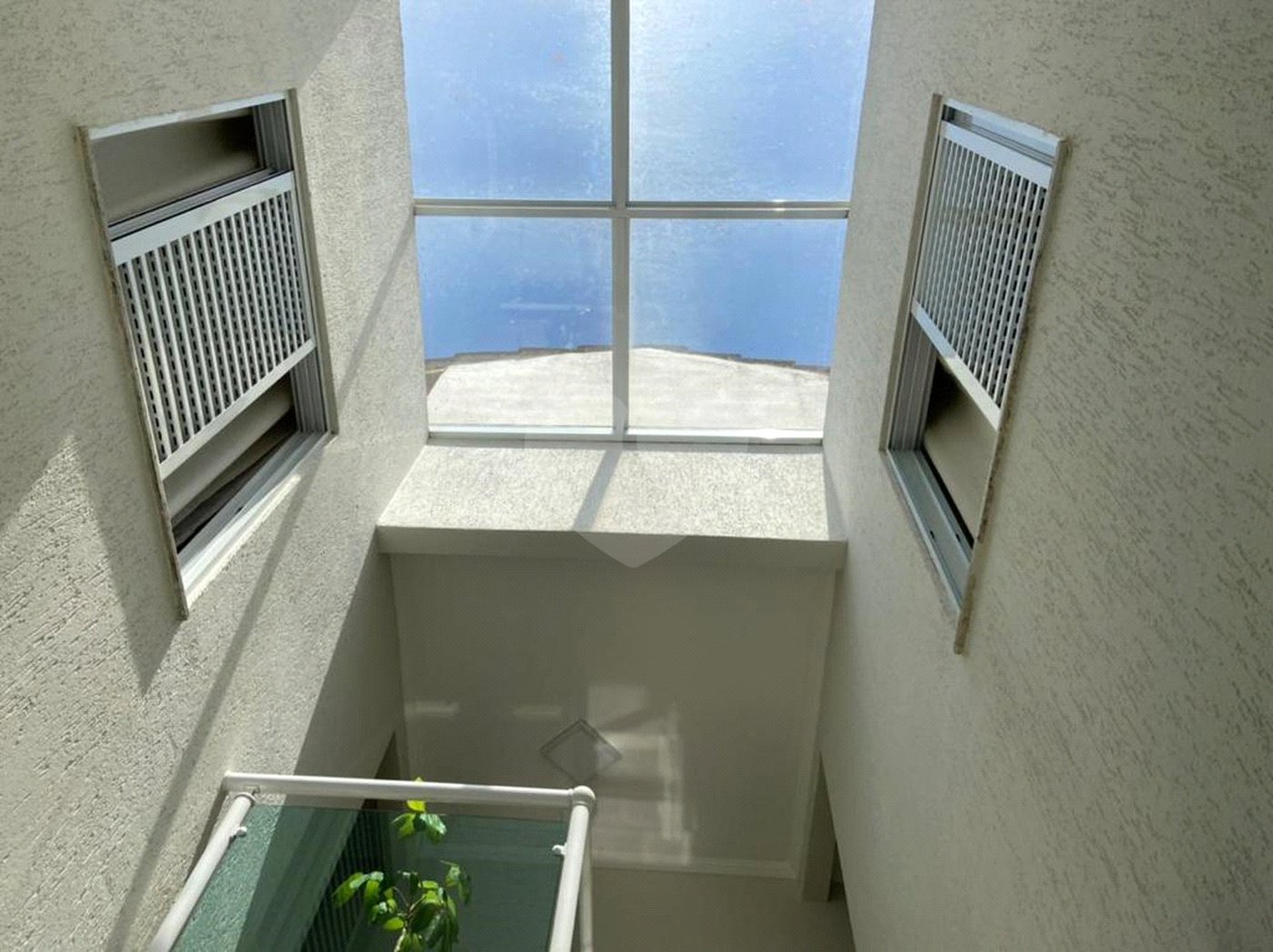 Sobrado à venda com 4 quartos, sendo 2 suítes, em Vila Alpina, Santo André, SP