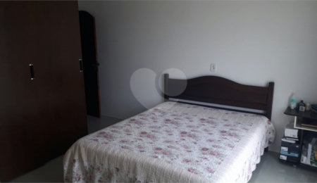 Sobrado à venda com 3 quartos, sendo 1 suíte,  em Vila Caputera, Mogi das Cruzes, SP