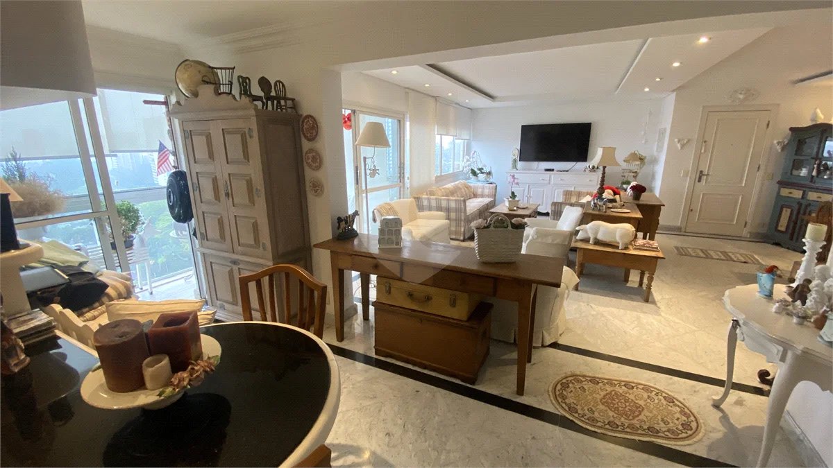 Apartamento à venda com 4 quartos, sendo 1 suíte, em Alto da Boa Vista, São Paulo, SP