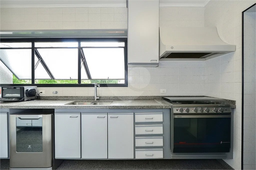 Imóvel de 226m² exclusivo com sala ampla 4 quartos, 2 suítes, 4 vagas Higienópolis