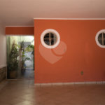 Casa com 4 Dormitórios e área de lazer com piscina