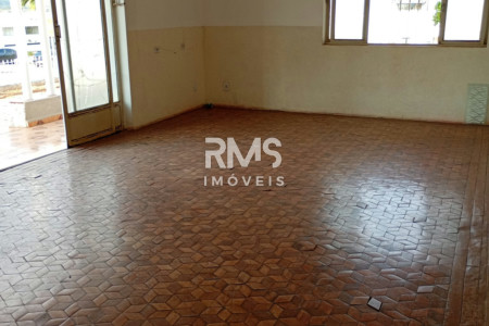 Casa à venda ou para alugar com 3 quartos, sendo 1 suíte,  no Centro, Angatuba, SP