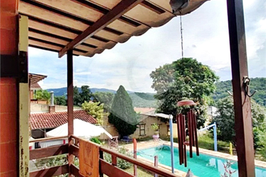 Casa à venda com 4 quartos, sendo 1 suíte, no condomínio Chacarás Bela Vista, Mairiporã - SP