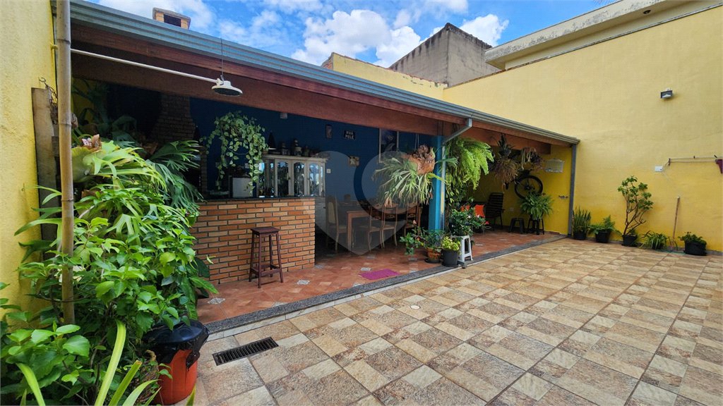 Sobrado à venda com 4 quartos, sendo 1 suíte, em Vila Romão, Salto, SP