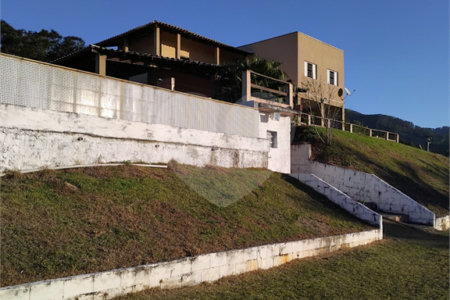Chácara à venda com 3 quartos, sendo 1 suíte,  em Botujuru, Mogi das Cruzes, SP