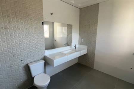 Sobrado à venda com 4 quartos, sendo 3 suítes, em Jardim Paulista, Atibaia, SP