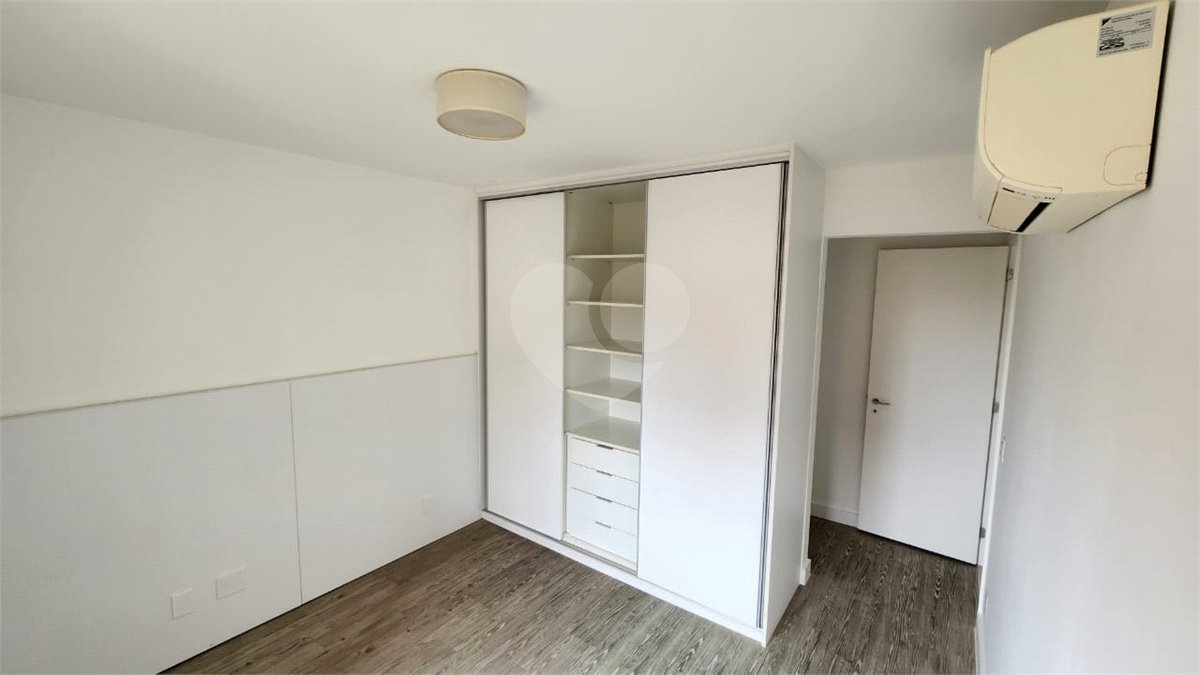 Apartamento à venda com 3 quartos, sendo 2 suítes,  em Paraíso do Morumbi, São Paulo, SP
