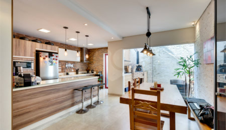Casa à venda com 4 quartos, sendo 3 suítes,  no condomínio Vila Hípica, São Paulo - SP