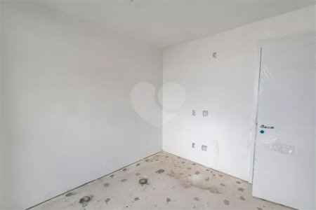 Apartamento à venda com 3 suítes em Vila Firmiano Pinto, São Paulo, SP