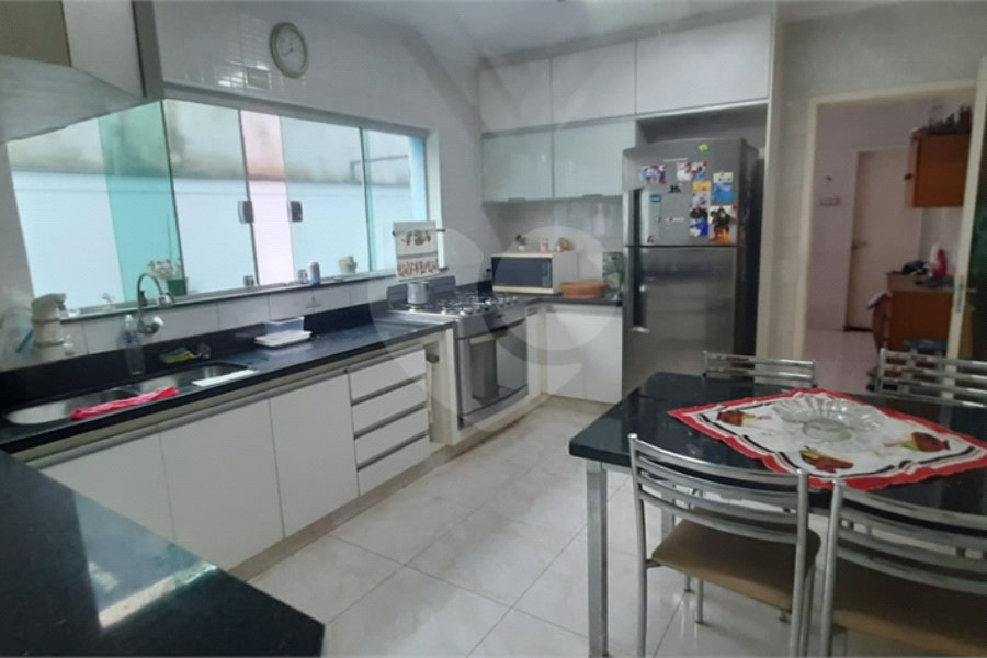 Sobrado à venda com 4 quartos, sendo 1 suíte,  em Vila Lucia, São Paulo, SP