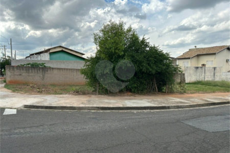 Terreno de Esquina Misto – 257,61 m² | Jardim Regina