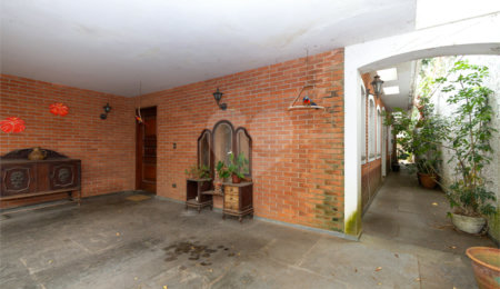 Casa à venda com 3 quartos, sendo 1 suíte, em Campo Belo, São Paulo, SP