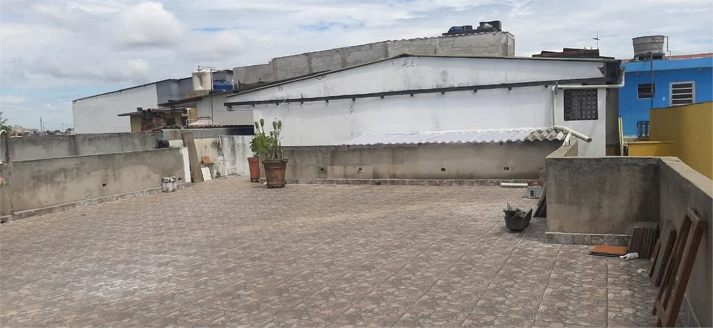 Sobrado à venda com 8 quartos em Jardim São Luís, São Paulo, SP