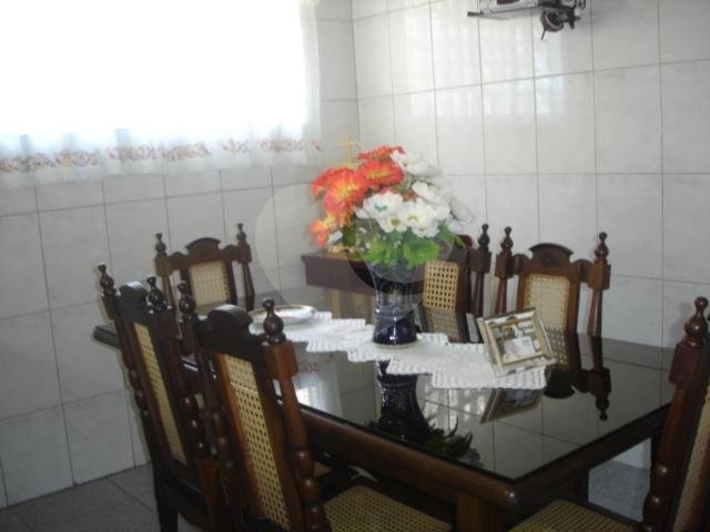 Sobrado à venda com 3 quartos, sendo 2 suítes, em Vila Irmãos Arnoni, São Paulo, SP