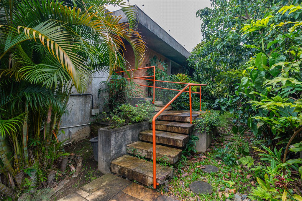 Casa à venda com 4 quartos, sendo 2 suítes, em Jardim Prudência, São Paulo, SP