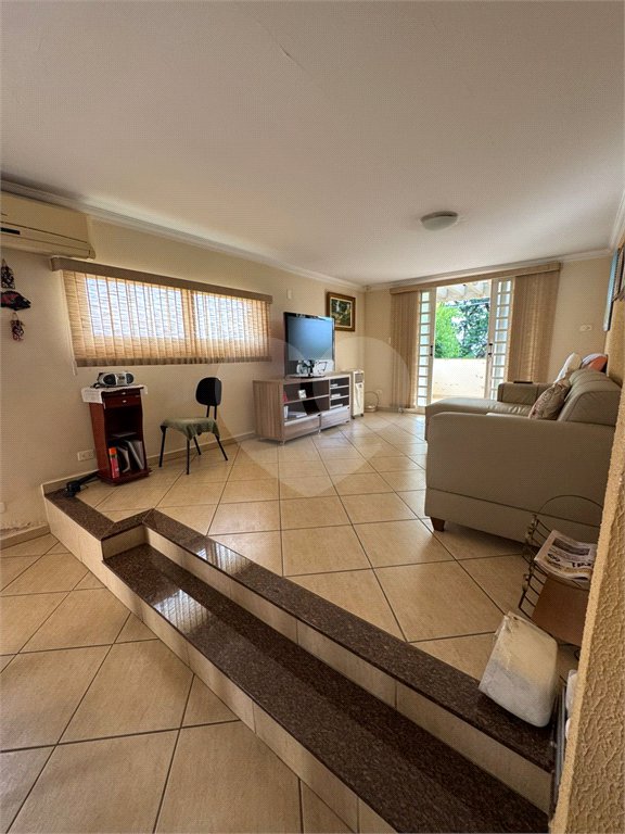 Casa à venda com 4 quartos, sendo 1 suíte, em Vila Henrique, Salto, SP
