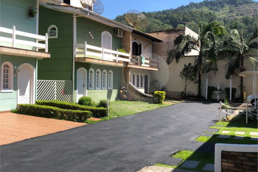 Casa à venda com 3 quartos, sendo 1 suíte, no condomínio Jardim das Pedras, São Paulo - SP