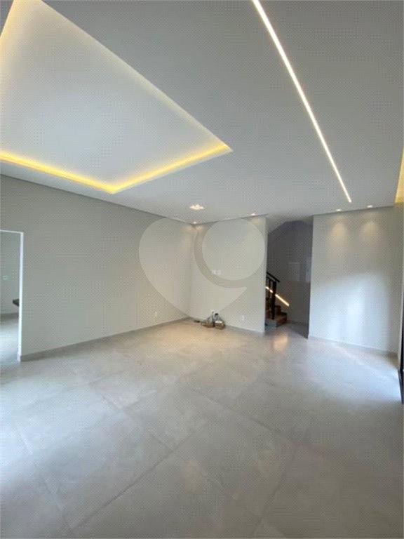 Casa à venda com 3 quartos, sendo 1 suíte, no condomínio Lagos D´icaraí, Salto - SP