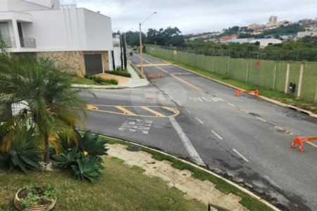 Casa à venda com 4 quartos, sendo 1 suíte, no condomínio Sun Lake, Sorocaba - SP