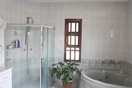 Sobrado à venda com 4 quartos, sendo 2 suítes,  em Alto da Boa Vista, São Paulo, SP