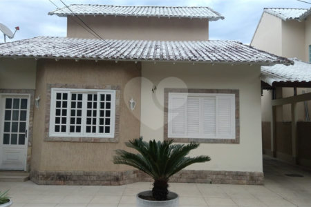 Casa à venda com 3 quartos, sendo 2 suítes, no condomínio Recanto das Palmeiras, Rio de Janeiro - RJ