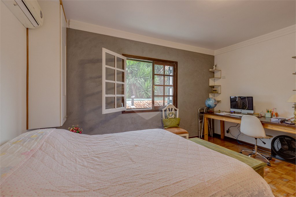 Sobrado à venda com 4 quartos, sendo 1 suíte, em Alto da Boa Vista, São Paulo, SP
