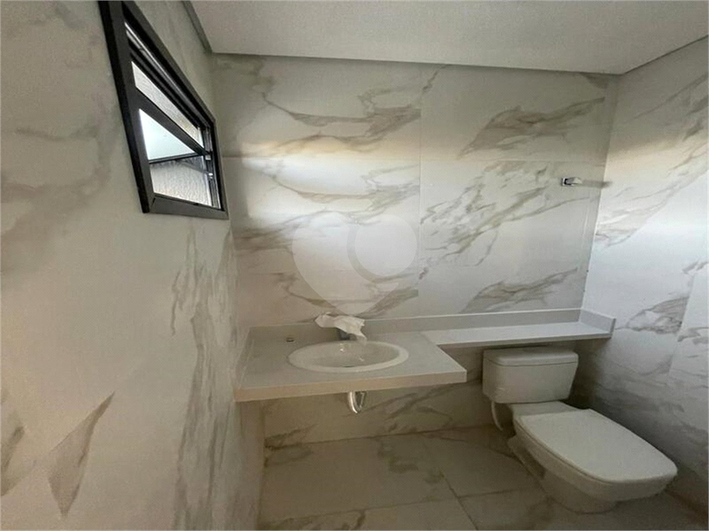 Casa à venda com 3 quartos, sendo 1 suíte, no condomínio Vila Paraty, Indaiatuba - SP
