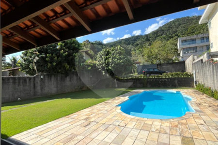 Casa à venda com 2 suítes no condomínio Recanto da Lagoinha, Ubatuba - SP