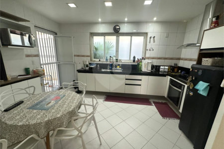 Casa à venda com 4 quartos, sendo 3 suítes, no condomínio Jardins de Florença, Rio de Janeiro - RJ